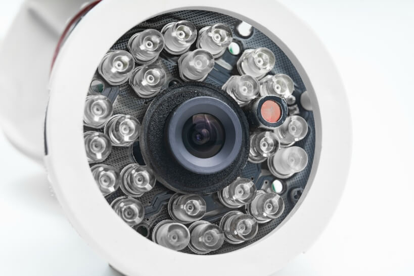 防犯カメラの夜間でナンバープレートを撮影できる機能とは？