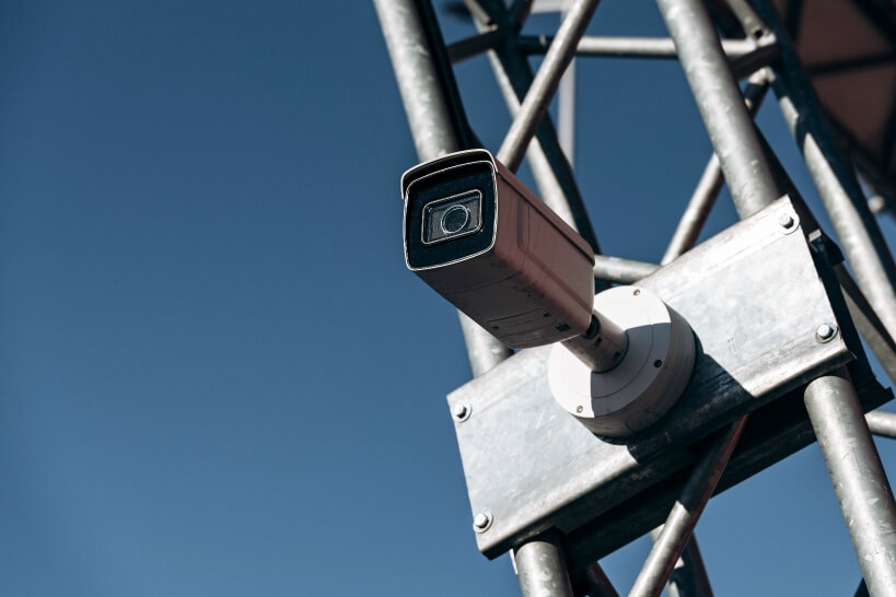 屋外使用の防犯カメラで電源不要がおすすめできる条件や注意点