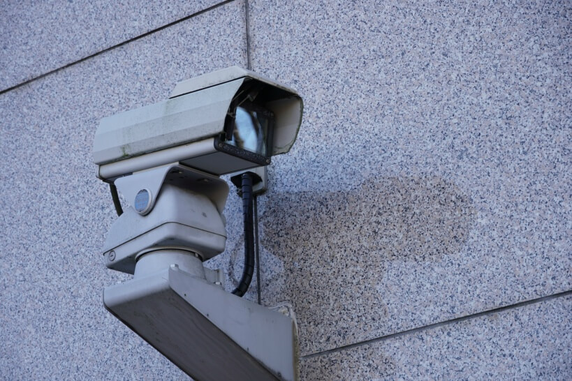 駐車場等屋外の防犯カメラ設置は工事費用に注意
