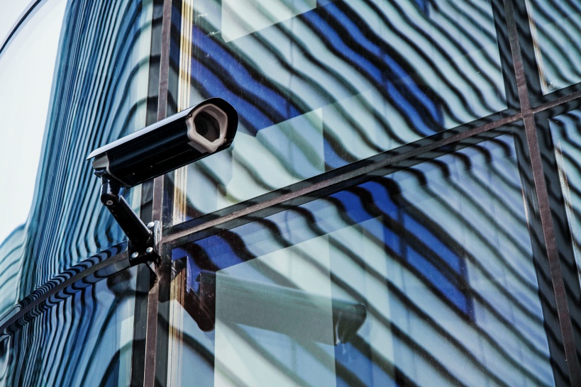 屋外防犯カメラでセキュリティ構築。ダミーカメラはおすすめできない理由