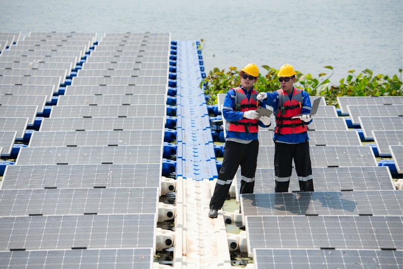 太陽光発電所で相次ぐ不審者＆侵入者。窃盗を許してしまう背景とは