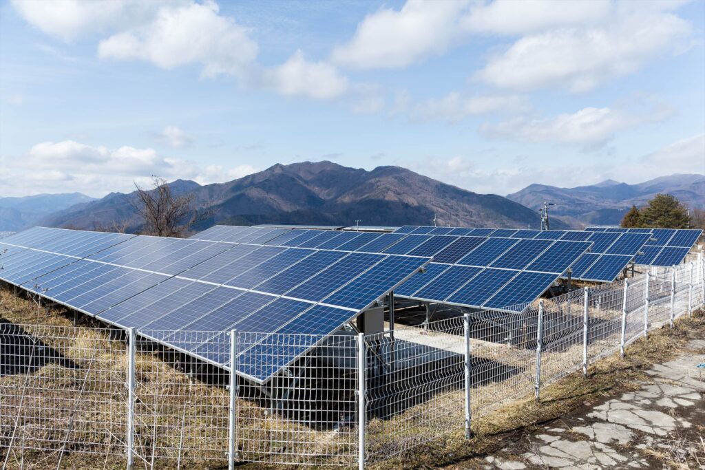 太陽光発電所で抱える防犯対策の現状と課題