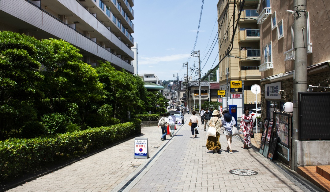 商店街防犯カメラの死角を減らす対策と設置ポイント